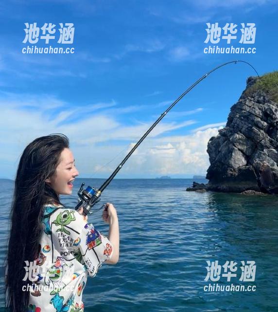 hlw网站，真应了那句，八卦也得配这几分开心和尴尬！