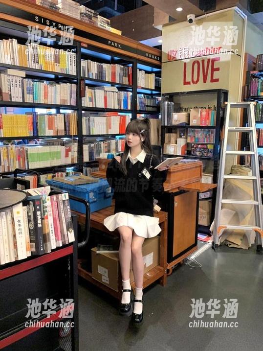 聚焦“zztt11”最新流行趋势，感觉跟随波潮流的节奏不太对劲…