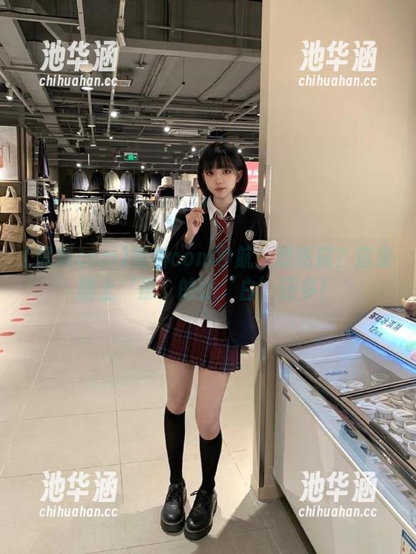 黑料com导航：想吃瓜？这条路上‘黑’的比‘白’还多！