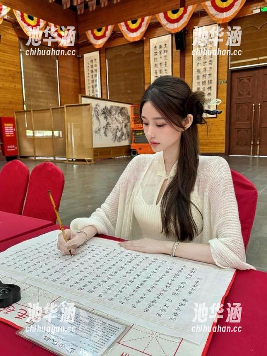 声音轻轻响起：黑料不打烊166.su导航，给你不一样的花絮体验。