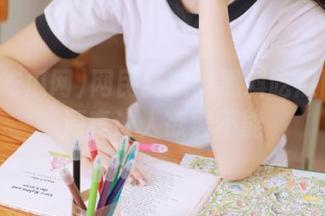 网民狂欢：黑料吃瓜网的资源真让人欲罢不能